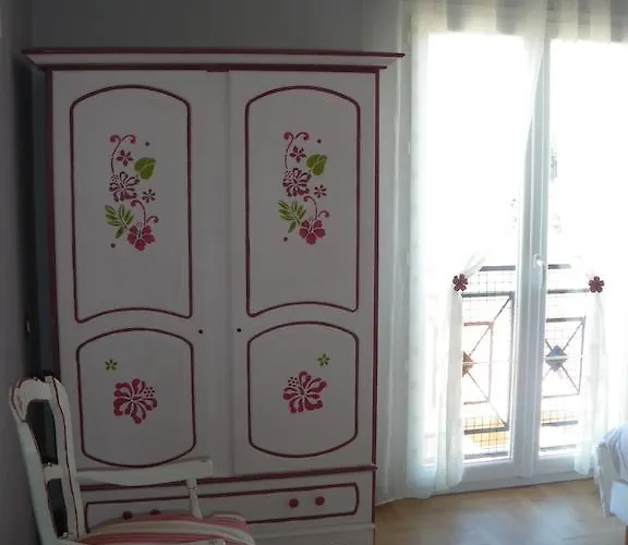 Domaine De Flo Adult A Partir De 16 Ans Bed and Breakfast 3*